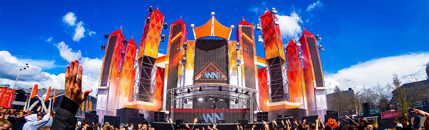 10.000 m2 oranje doeken voor Kingsland Festival